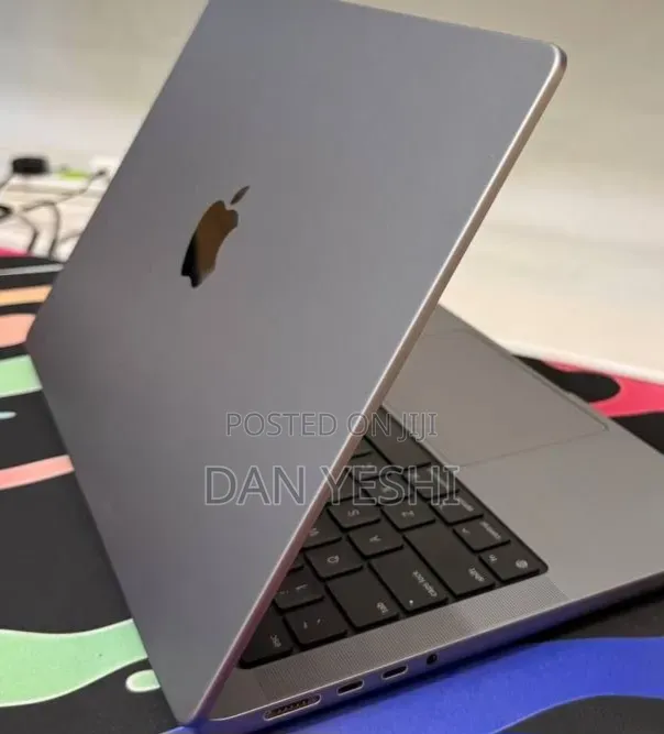 New Laptop Apple MacBook Pro 8GB Apple M3 SSD 512GB