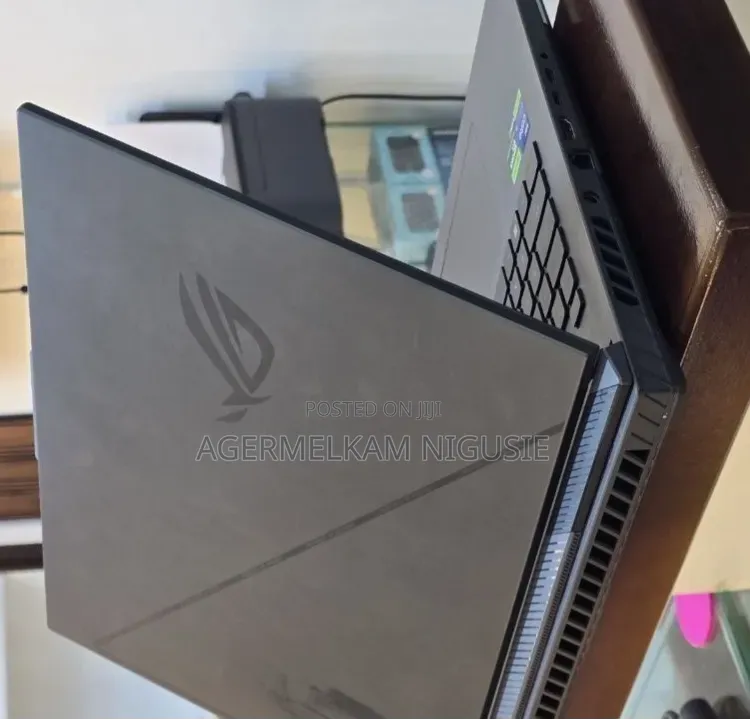 New Laptop Asus ROG Strix G18 32GB Intel Core i9 SSD 512GB