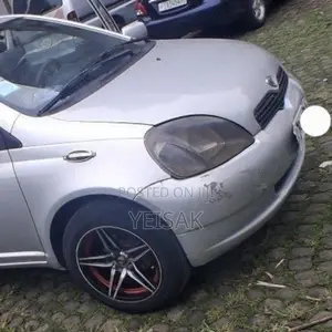 Toyota Vitz 2001 Silver