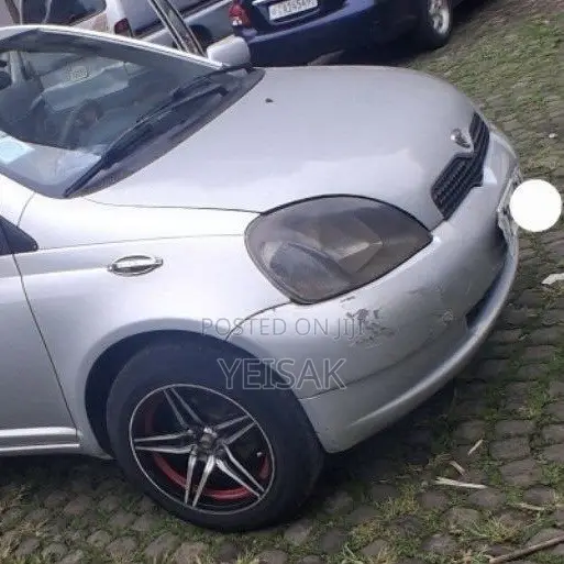 Toyota Vitz 2001 Silver