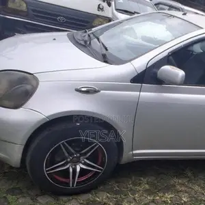Toyota Vitz 2001 Silver
