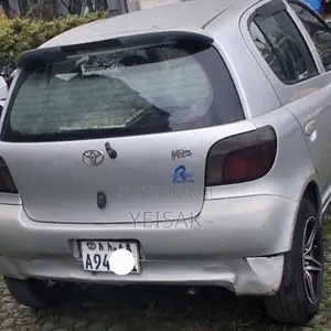 Toyota Vitz 2001 Silver