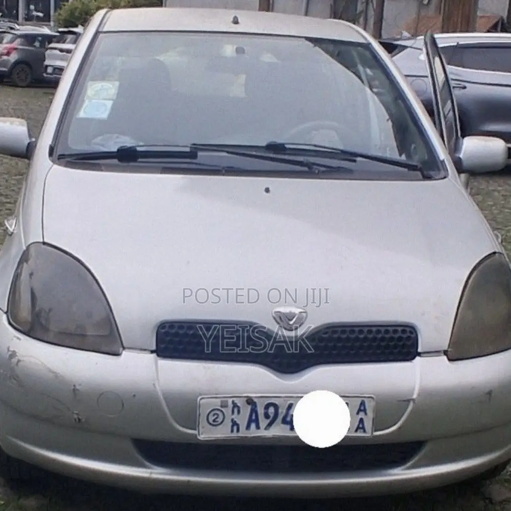 Toyota Vitz 2001 Silver