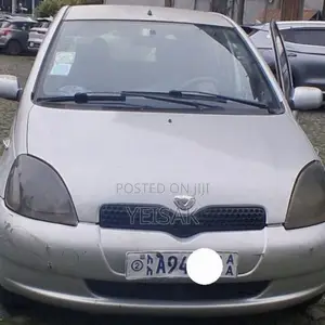 Toyota Vitz 2001 Silver