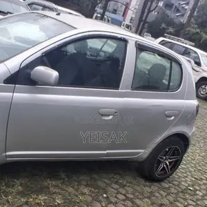 Toyota Vitz 2001 Silver