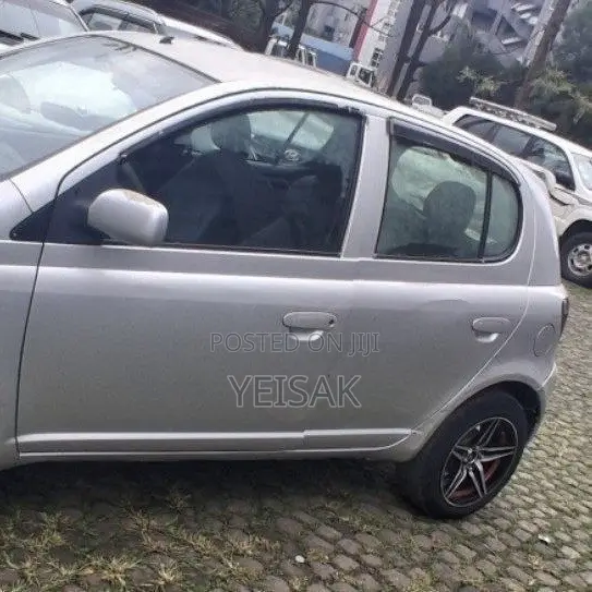 Toyota Vitz 2001 Silver