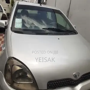 Toyota Vitz 2001 Silver