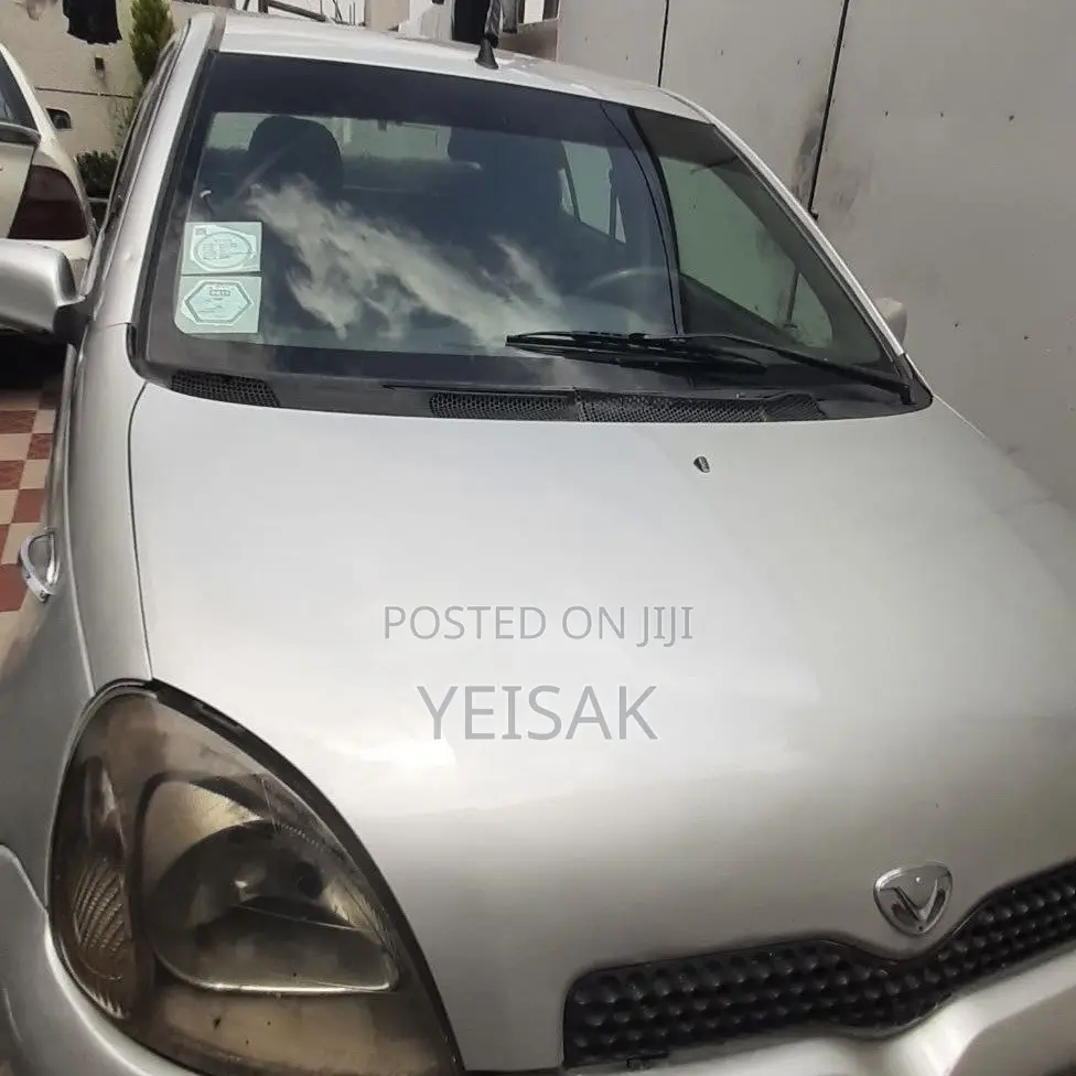Toyota Vitz 2001 Silver