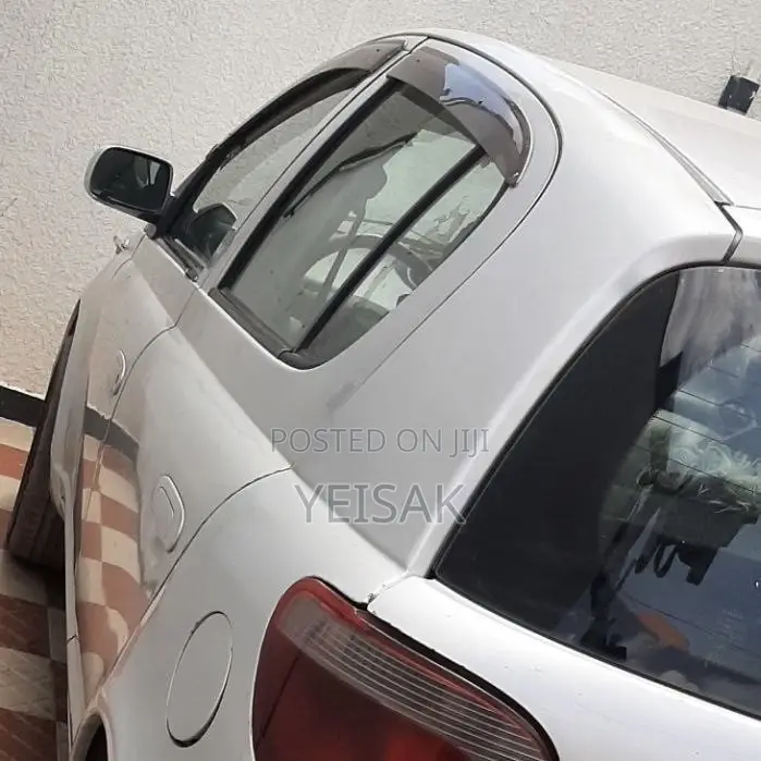 Toyota Vitz 2001 Silver