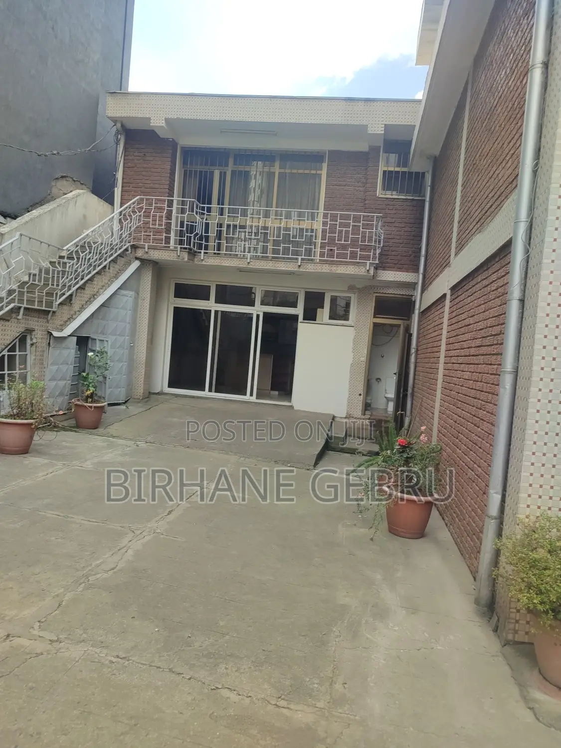 5bdrm House in G+2 House, Bole for rent