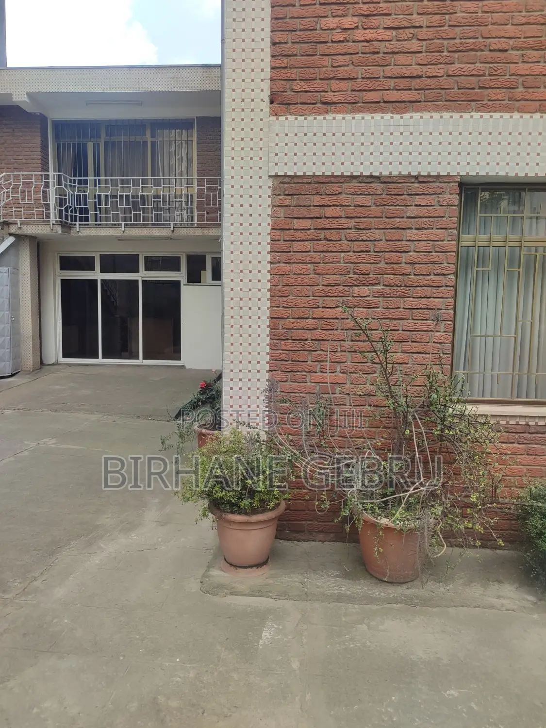 5bdrm House in G+2 House, Bole for rent