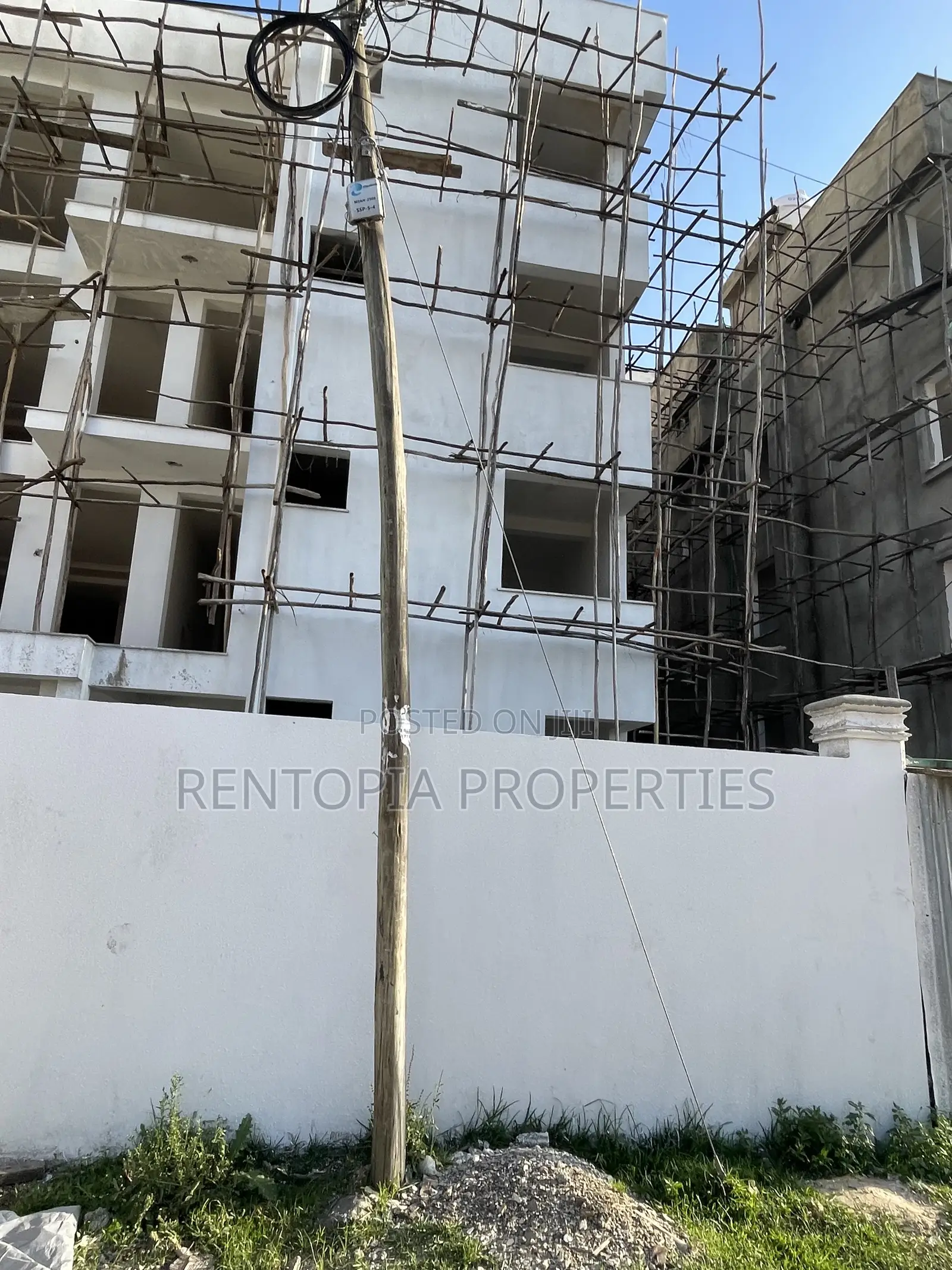 7bdrm House in Yeka for sale