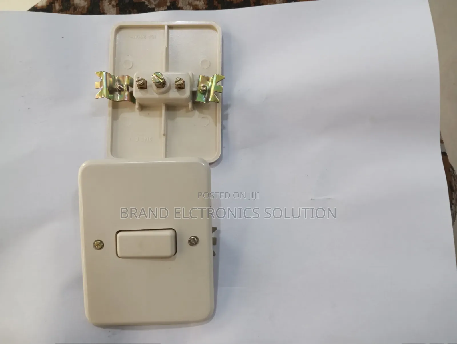 Single-Gang Surface-Mounted Switch
