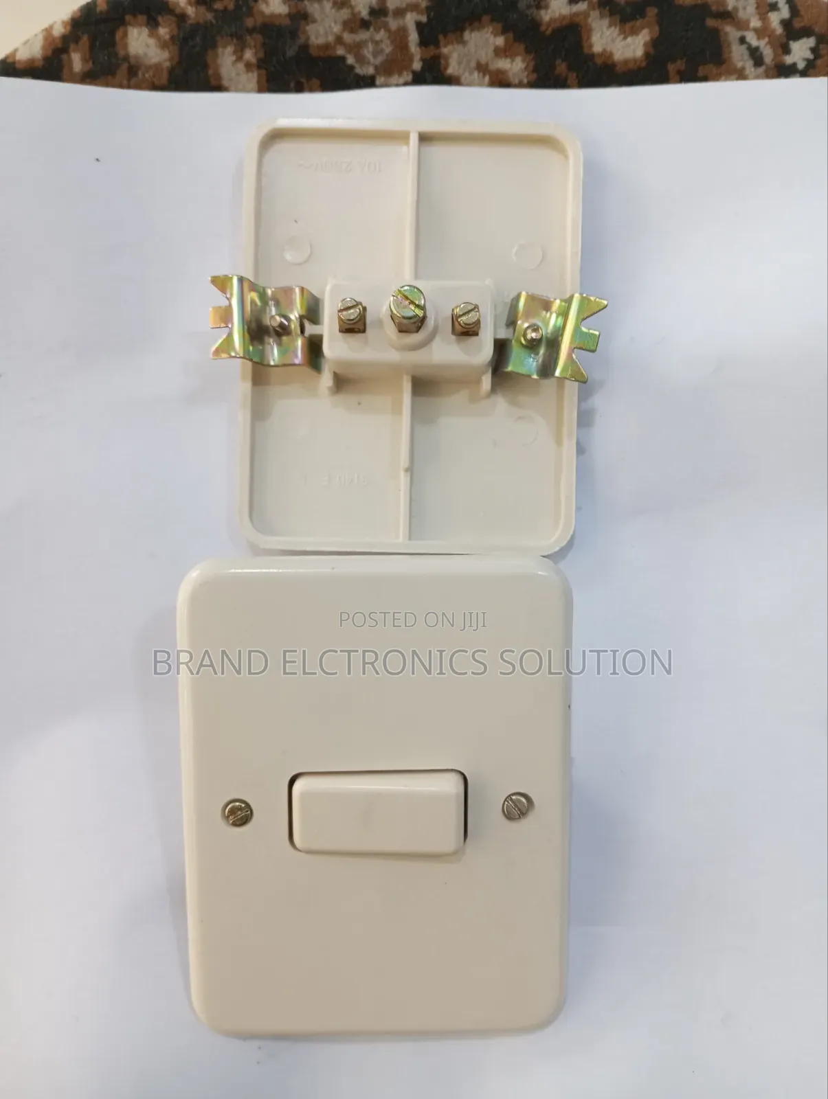 Single-Gang Surface-Mounted Switch