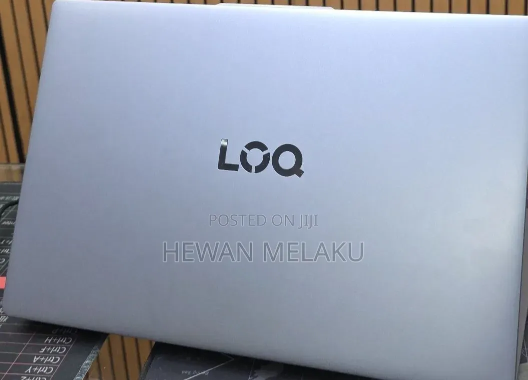 New Laptop Lenovo LOQ 15IRH8 12GB Intel Core i5 SSD 512GB