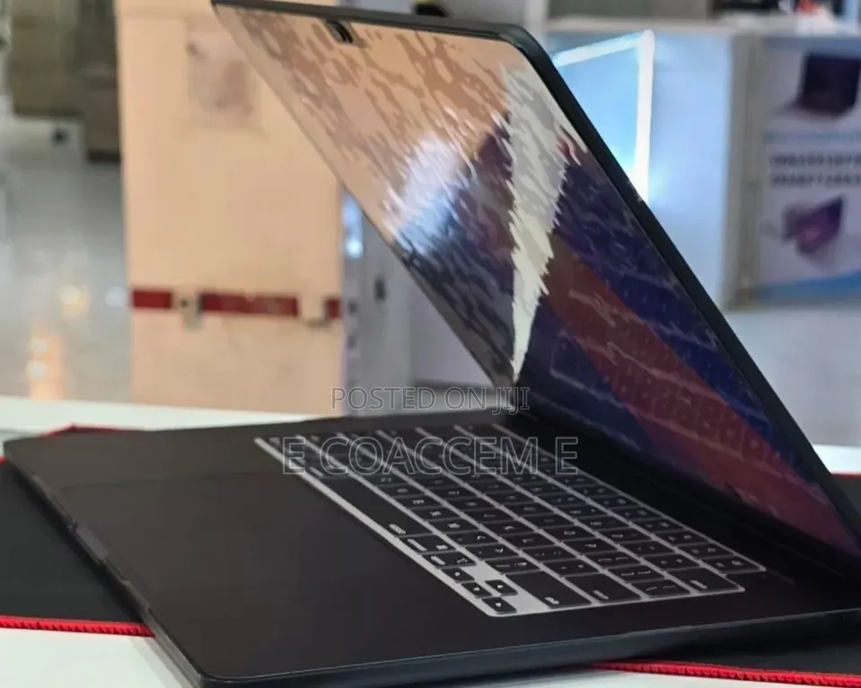 New Laptop Apple MacBook 16GB Apple M5 SSD 512GB