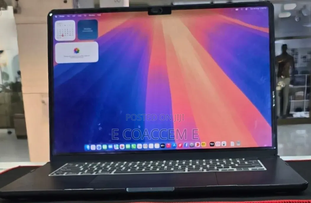 New Laptop Apple MacBook 16GB Apple M5 SSD 512GB