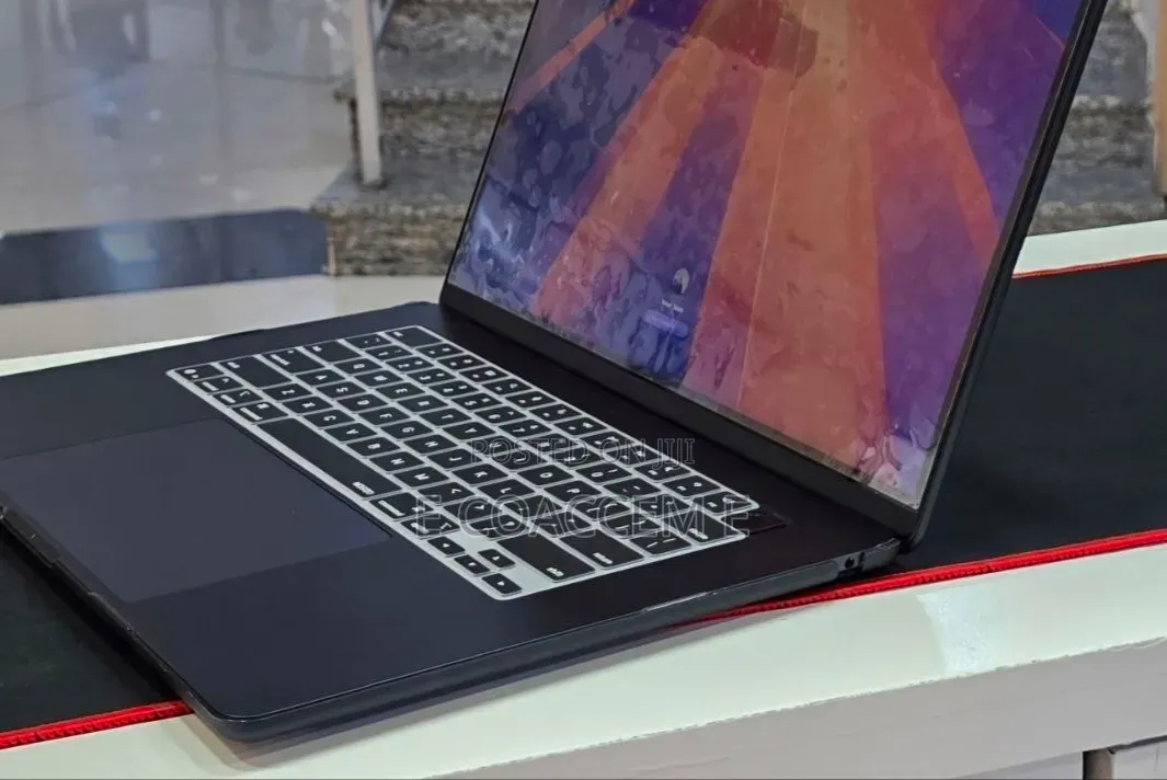 New Laptop Apple MacBook 16GB Apple M5 SSD 512GB
