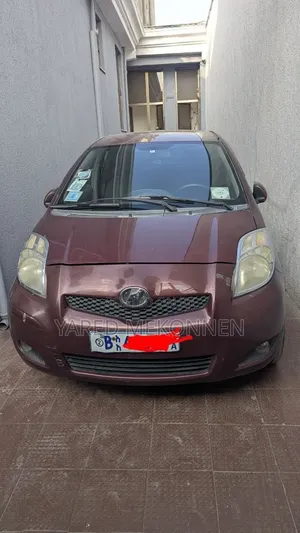 Toyota Yaris 2010 Burgundy