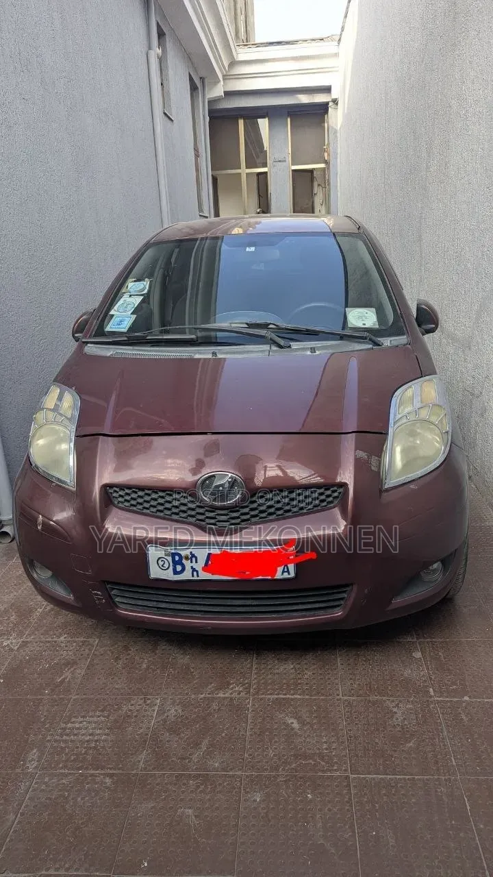 Toyota Yaris 2010 Burgundy
