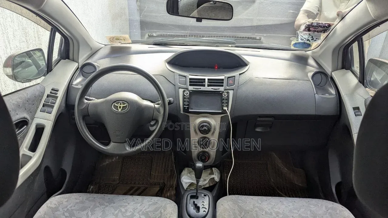 Toyota Yaris 2010 Burgundy