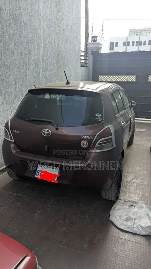 Toyota Yaris 2010 Burgundy