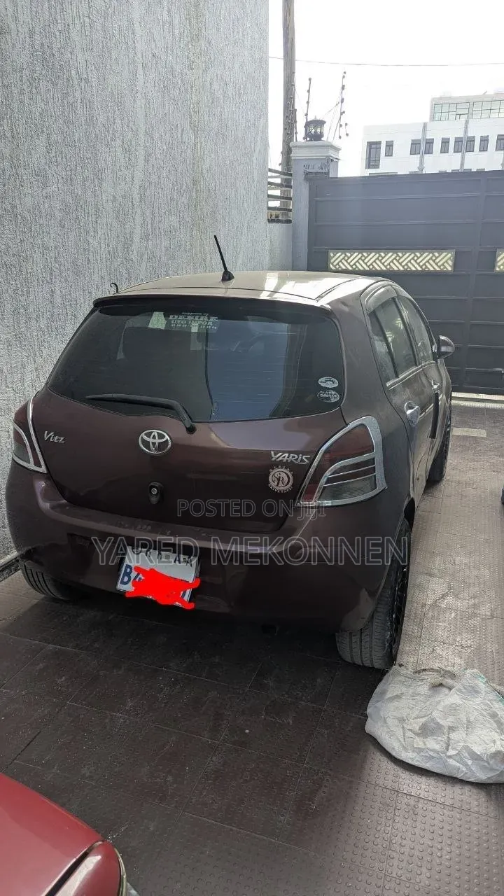 Toyota Yaris 2010 Burgundy