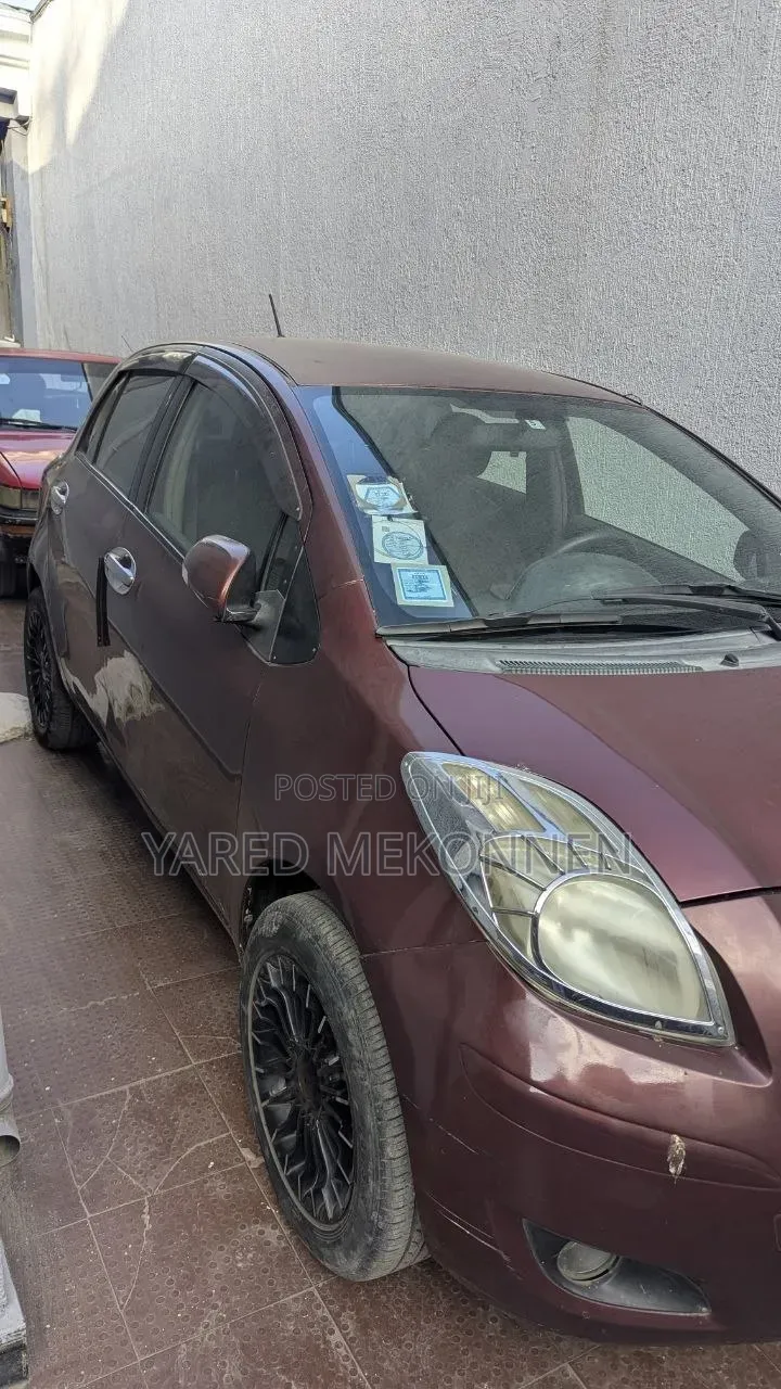 Toyota Yaris 2010 Burgundy