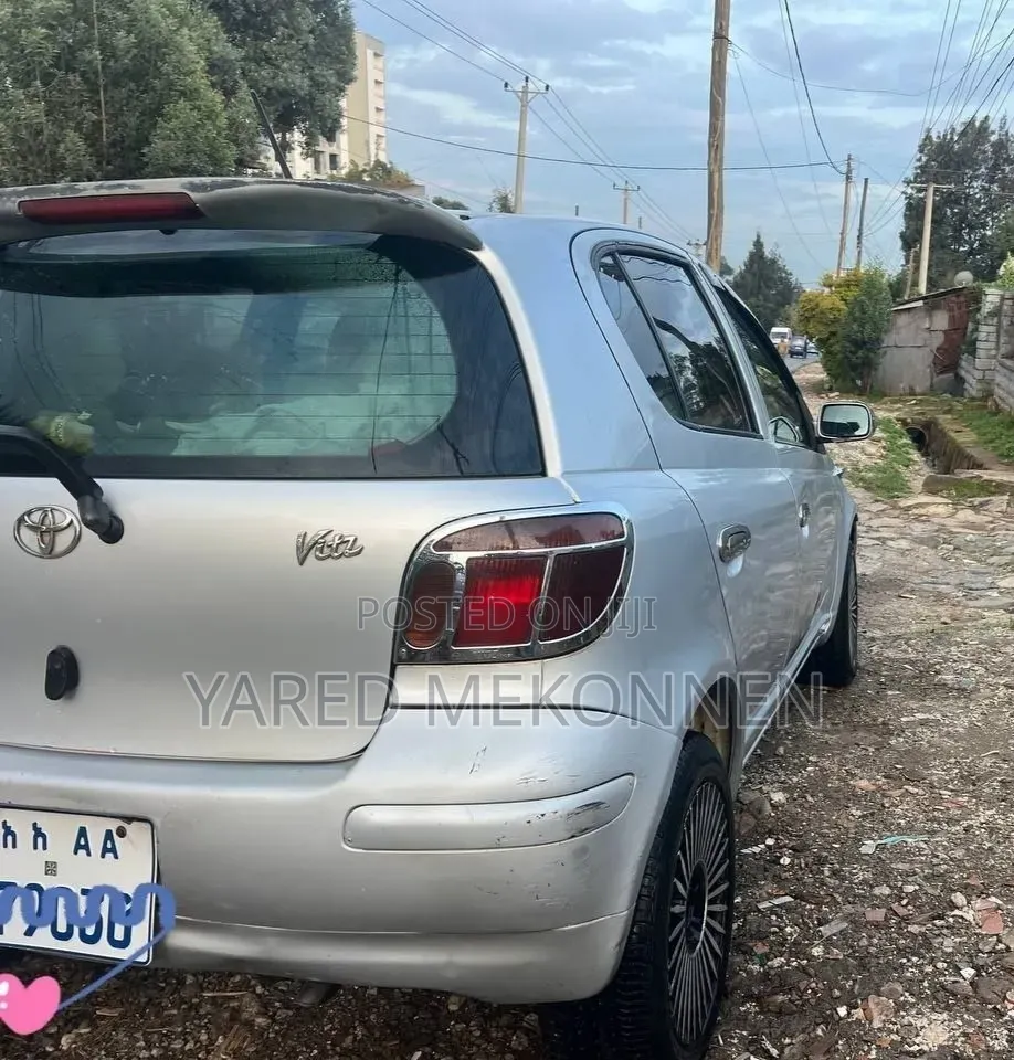 Toyota Vitz 2004 Silver