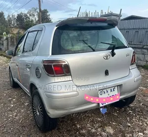 Toyota Vitz 2004 Silver