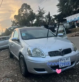 Toyota Vitz 2004 Silver