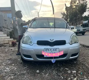 Toyota Vitz 2004 Silver