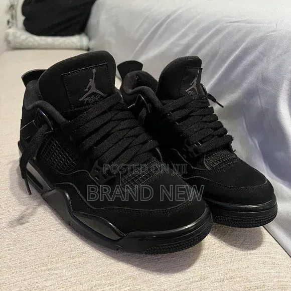 Air Jordan 4 Retro "Black Cat"