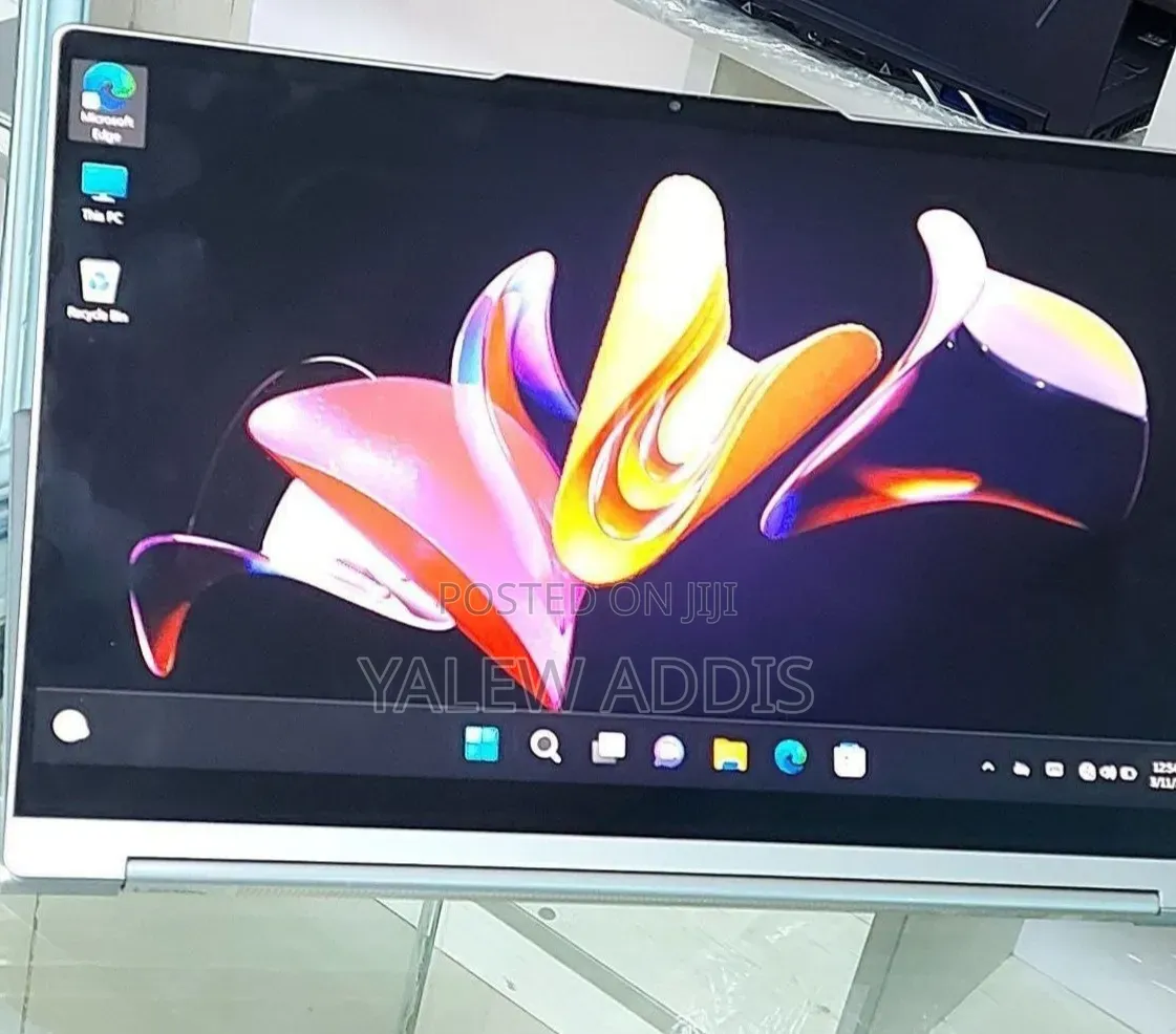 New Laptop Lenovo Yoga 330 16GB Intel Core i7 SSD 512GB