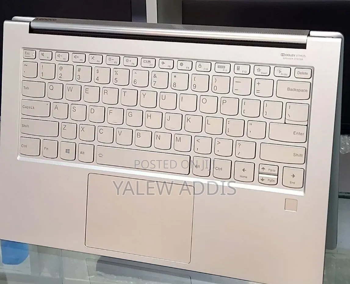 New Laptop Lenovo Yoga 330 16GB Intel Core i7 SSD 512GB