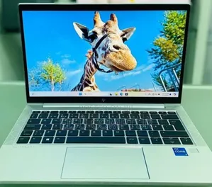 New Laptop HP EliteBook 830 G8 16GB Intel Core i5 SSD 512GB