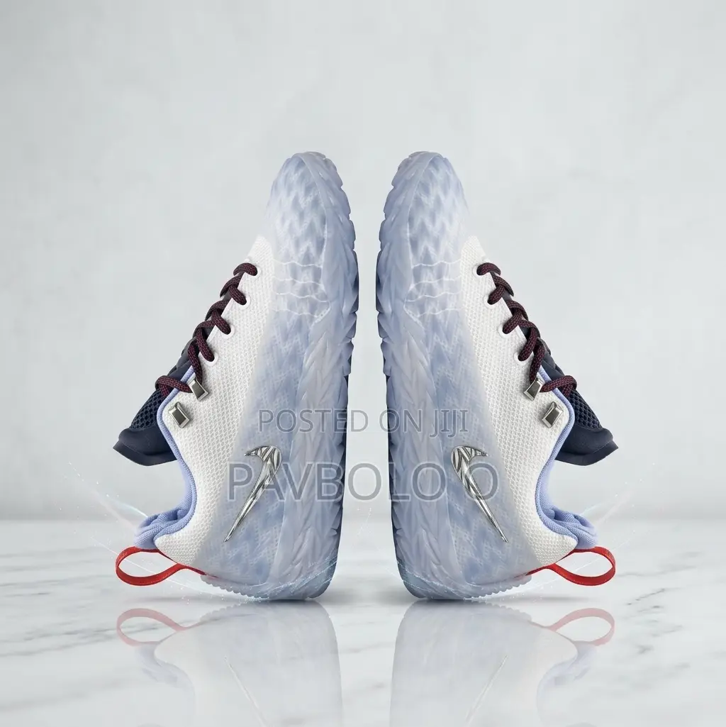 "Translucent Blue Sole Low-Top Athletic Shoes"