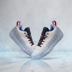 "Translucent Blue Sole Low-Top Athletic Shoes"