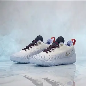 "Translucent Blue Sole Low-Top Athletic Shoes"