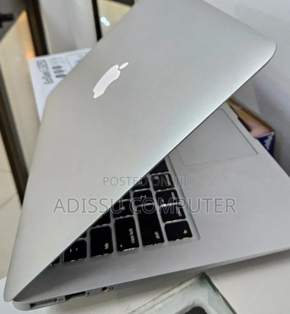 New Laptop Apple MacBook 2013 4GB Intel Core i5 SSD 128GB