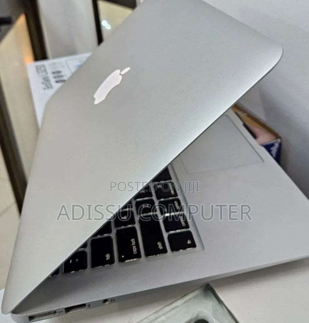 New Laptop Apple MacBook 2013 4GB Intel Core i5 SSD 128GB