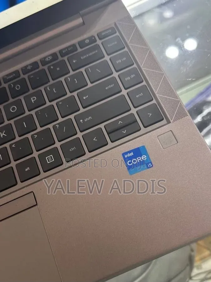 New Laptop HP ZBook Firefly G8 16GB Intel Core i5 SSD 512GB