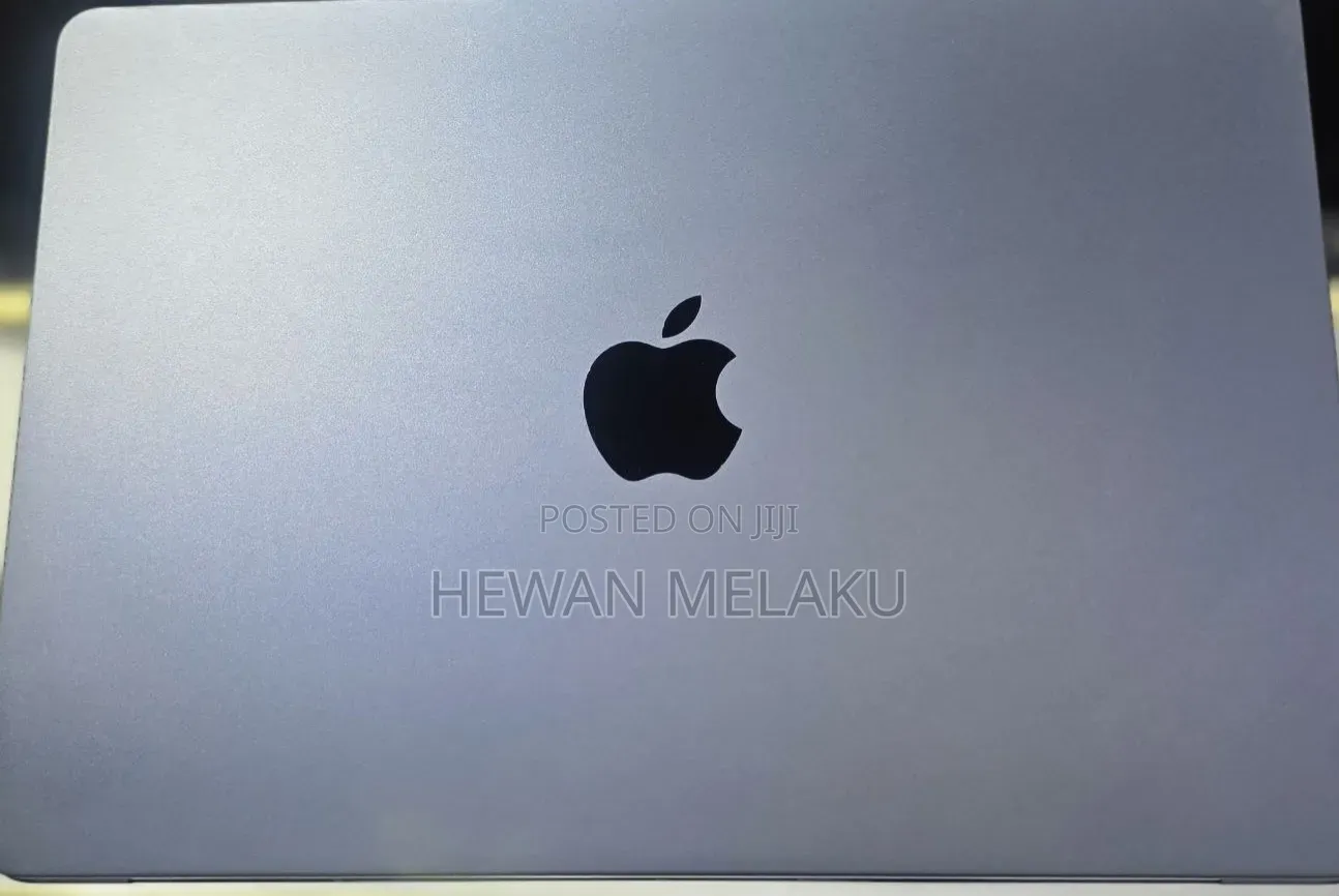 New Laptop Apple MacBook Air 2024 M3 8GB Apple M3 SSD 256GB