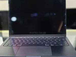 New Laptop Apple MacBook Air 2024 M3 8GB Apple M3 SSD 256GB