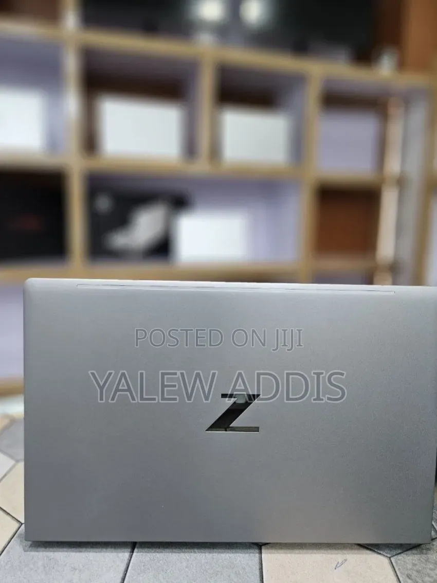New Laptop HP ZBook Firefly G8 32GB Intel Core i7 SSD 512GB