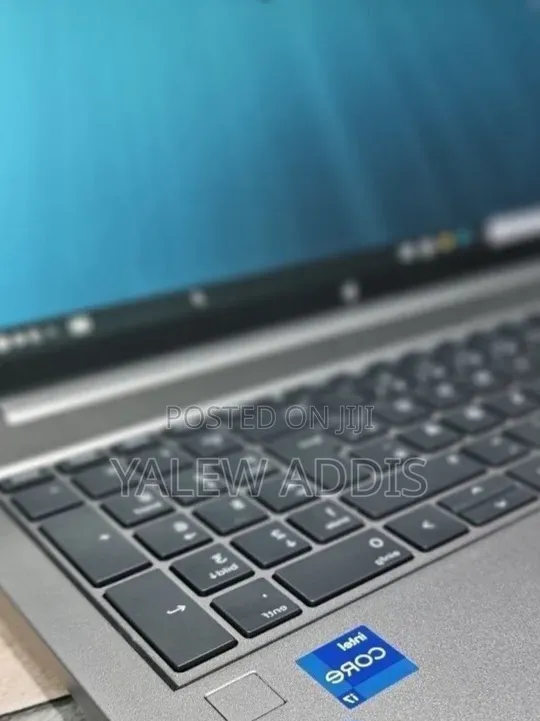New Laptop HP ZBook Firefly G8 32GB Intel Core i7 SSD 512GB