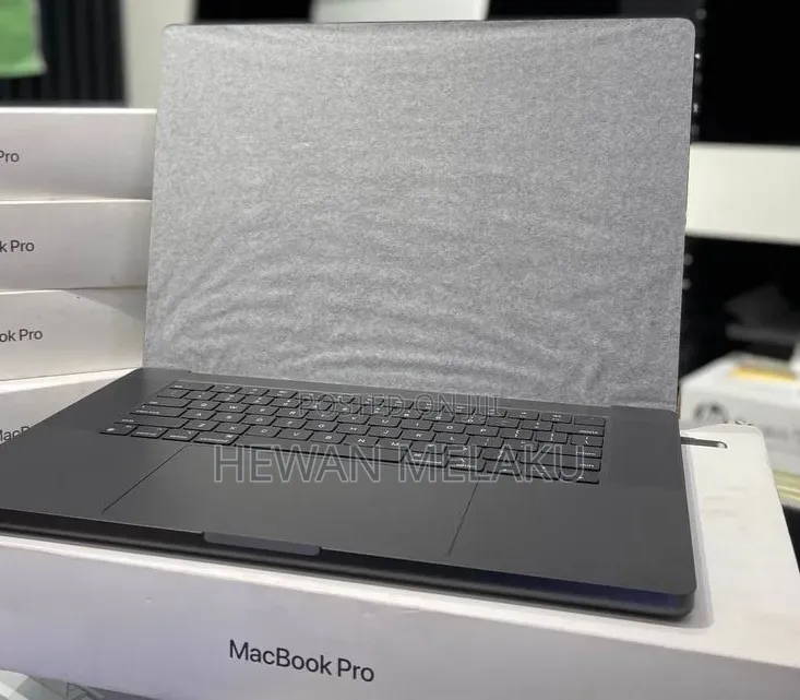 New Laptop Apple MacBook Pro 2024 M4 Max 48GB Apple M4 Max SSD 2T
