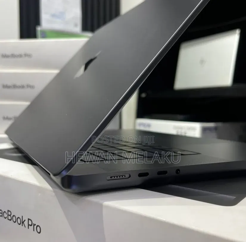 New Laptop Apple MacBook Pro 2024 M4 Max 48GB Apple M4 Max SSD 2T