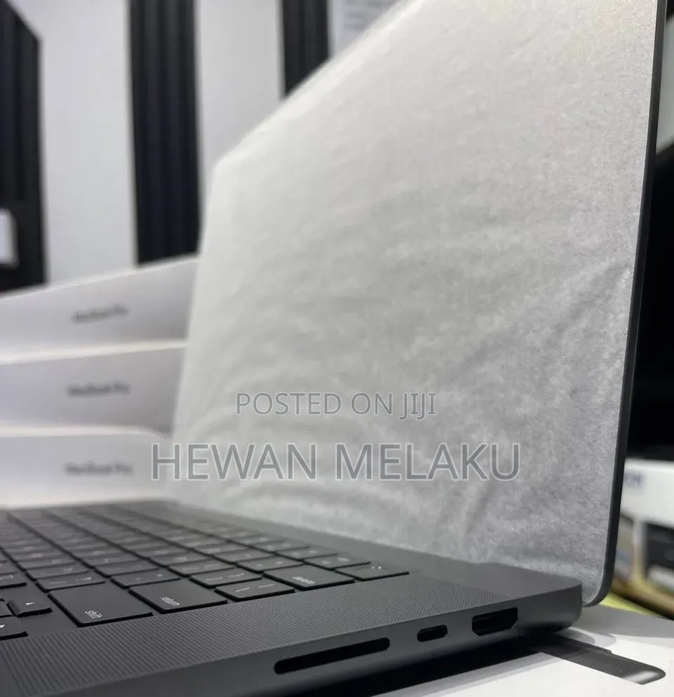 New Laptop Apple MacBook Pro 2024 M4 Max 48GB Apple M4 Max SSD 2T