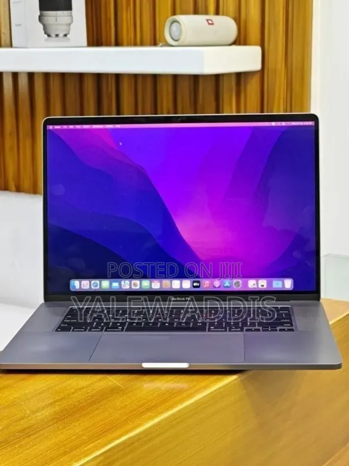 New Laptop Apple MacBook Pro 2018 16GB Intel Core i9 SSD 512GB